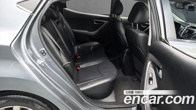 Hyundai AVANTE 2016 — photo 17