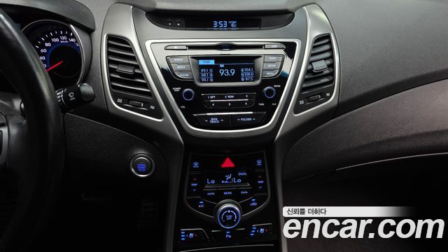 Hyundai AVANTE 2016 — photo 19