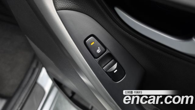 Hyundai AVANTE 2016 — photo 24