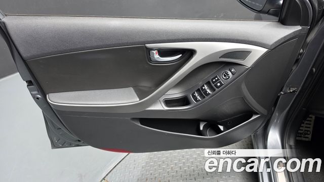 Hyundai AVANTE 2016 — photo 14