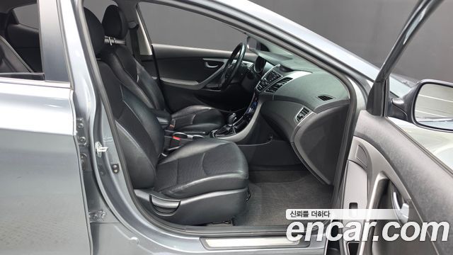 Hyundai AVANTE 2016 — photo 16