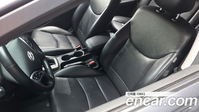 Hyundai AVANTE 2016 — photo 27