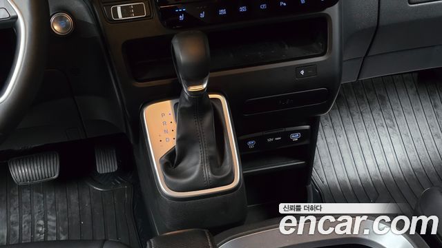 Hyundai Staria 2025 — photo 12