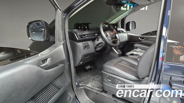 Hyundai Staria 2025 — photo 13