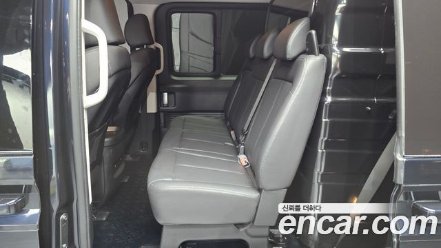 Hyundai Staria 2025 — photo 17