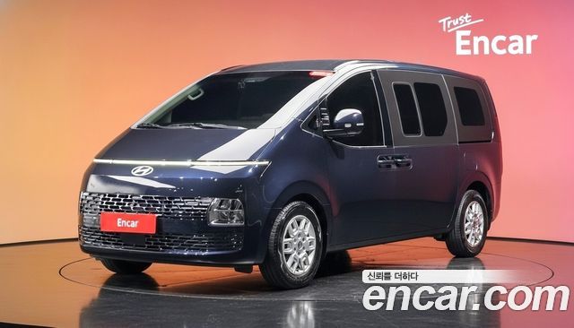 Hyundai Staria 2025 — photo 1