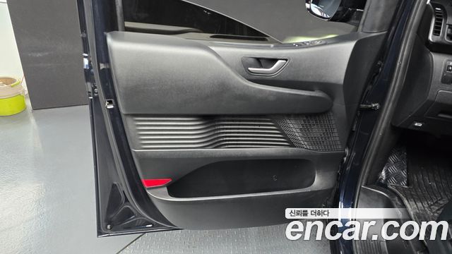 Hyundai Staria 2025 — photo 14