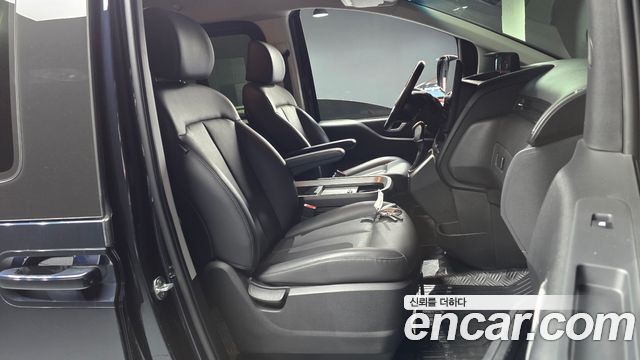 Hyundai Staria 2025 — photo 16
