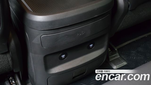 Hyundai Staria 2025 — photo 28