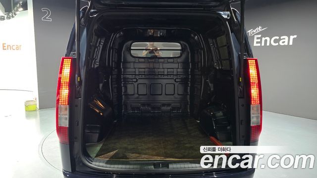 Hyundai Staria 2025 — photo 30