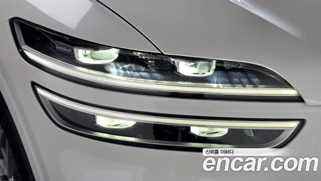Genesis GV70 2023 — photo 8