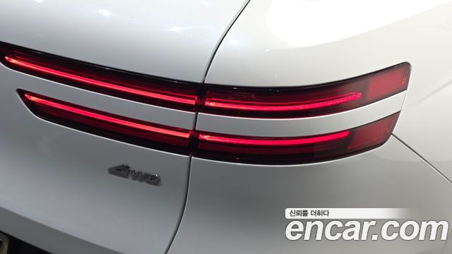 Genesis GV70 2023 — photo 9