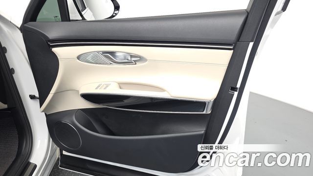 Genesis GV70 2023 — photo 14