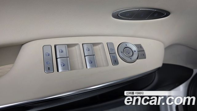 Genesis GV70 2023 — photo 27