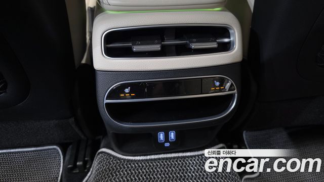 Genesis GV70 2023 — photo 30