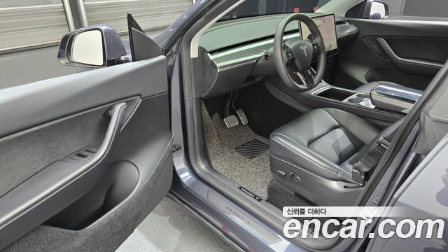 Tesla Model Y 2021 — photo 13