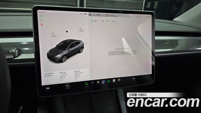 Tesla Model Y 2021 — photo 23
