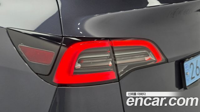 Tesla Model Y 2021 — photo 9