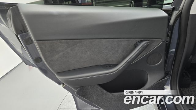 Tesla Model Y 2021 — photo 15