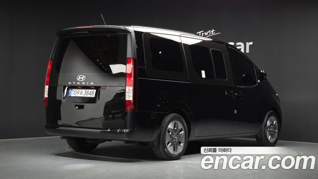 Hyundai Staria 2024 — photo 2