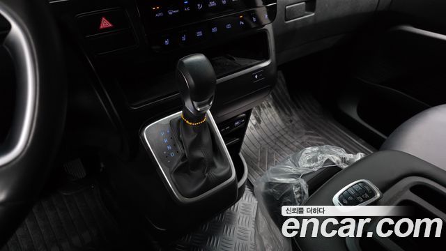 Hyundai Staria 2024 — photo 9
