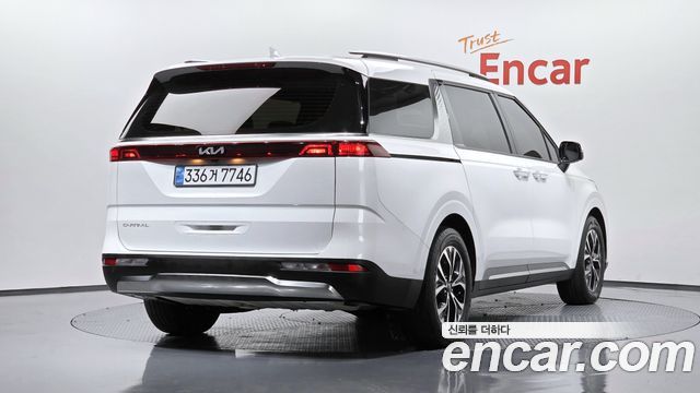 Kia Canival 2023 — photo 2