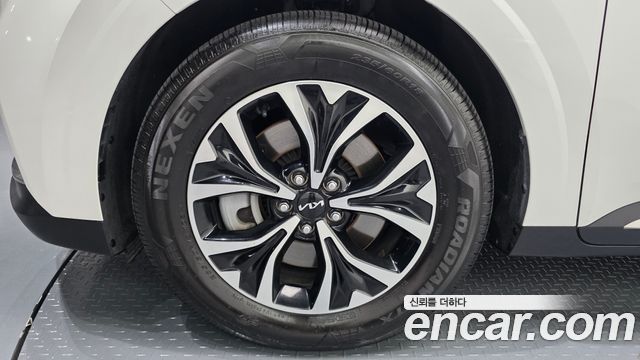 Kia Canival 2023 — photo 5