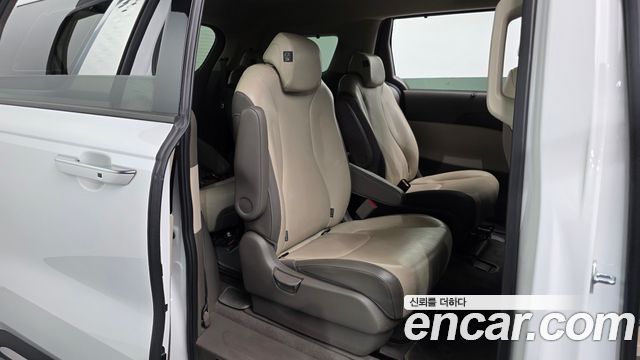 Kia Canival 2023 — photo 12
