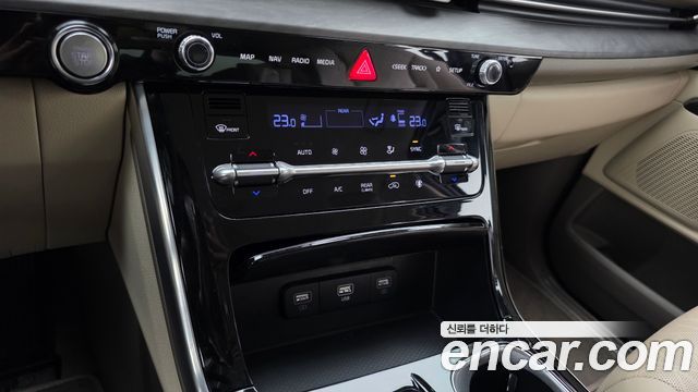 Kia Canival 2023 — photo 16
