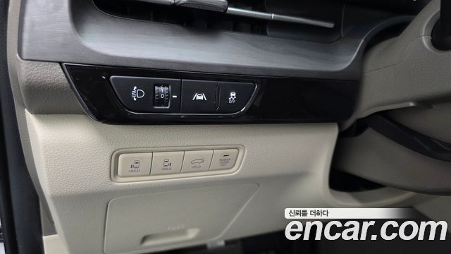 Kia Canival 2023 — photo 17