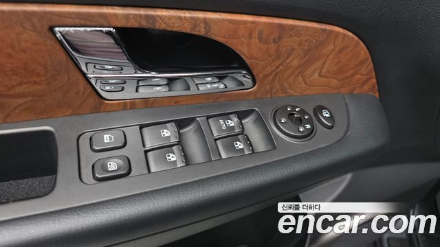 KG Mobility Rexton 2017 — photo 11