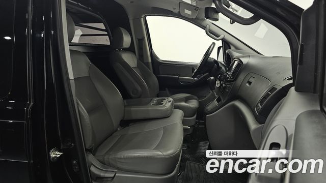 Hyundai Starex 2018 — photo 10