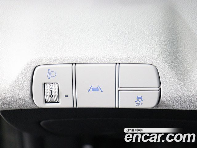 Hyundai AVANTE 2023 — photo 13
