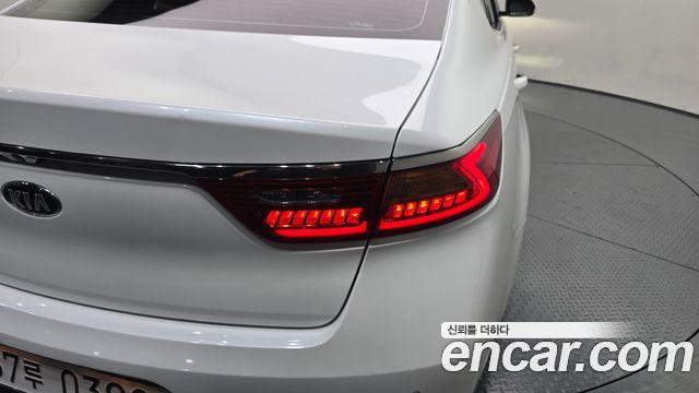 Kia K7 2016 — photo 9