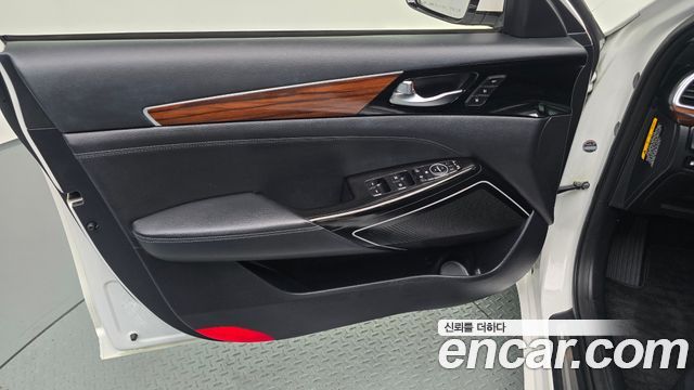 Kia K7 2016 — photo 14