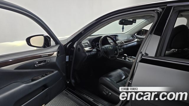 Lexus LS 2014 — photo 10