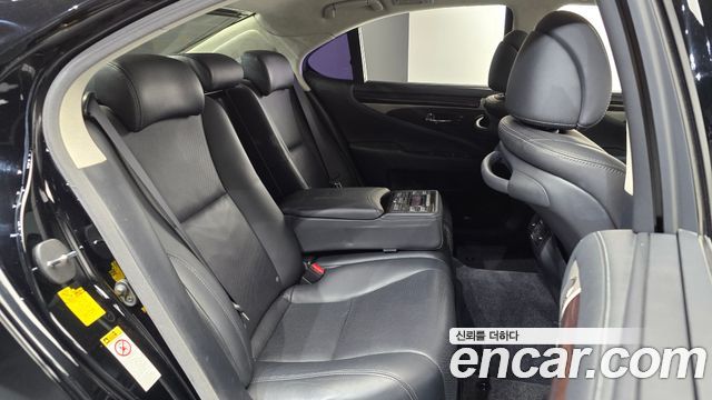 Lexus LS 2014 — photo 11