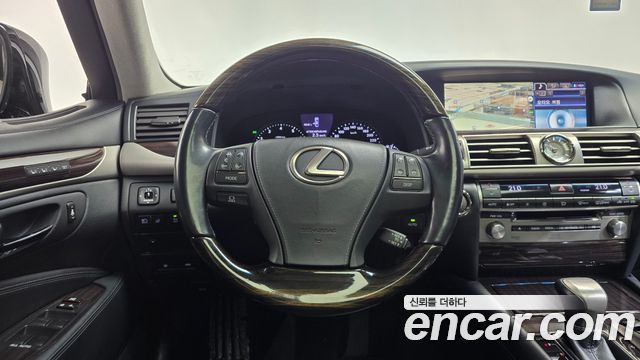 Lexus LS 2014 — photo 14