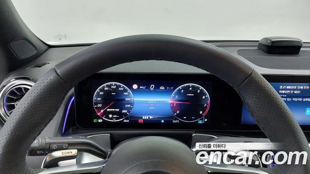 Mercedes-Benz GLB-Class 2026 — photo 8