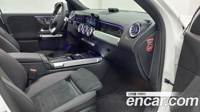 Mercedes-Benz GLB-Class 2026 — photo 9