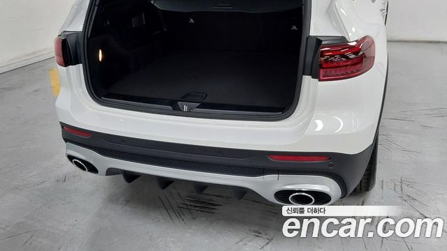 Mercedes-Benz GLB-Class 2026 — photo 11