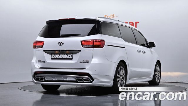 Kia Canival 2017 — photo 2