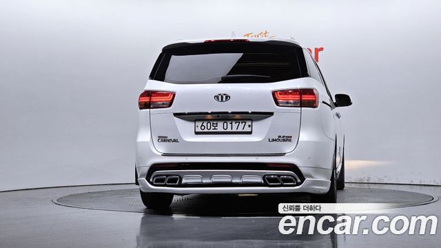 Kia Canival 2017 — photo 4