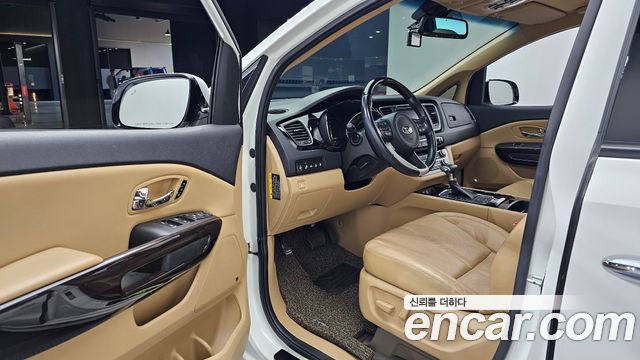 Kia Canival 2017 — photo 10