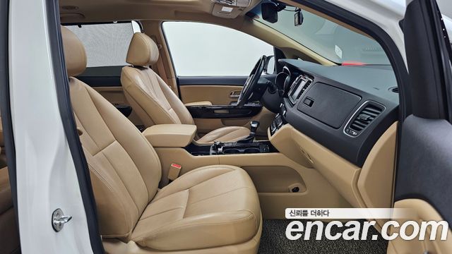 Kia Canival 2017 — photo 11