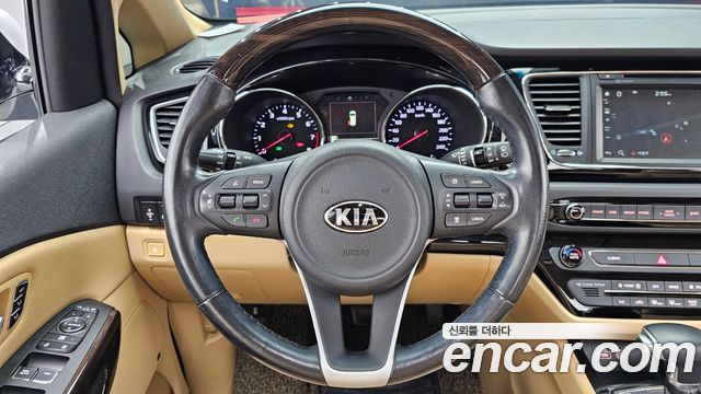 Kia Canival 2017 — photo 13