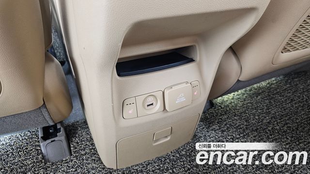 Kia Canival 2017 — photo 18