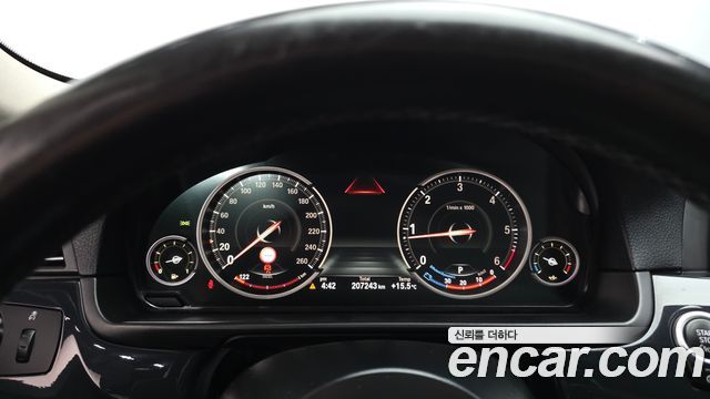 BMW 5-Series 2016 — photo 8