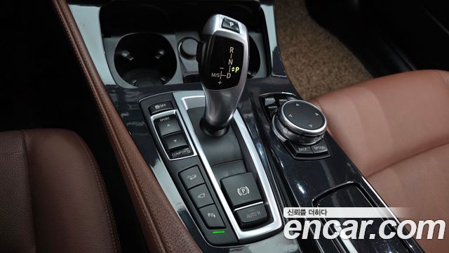 BMW 5-Series 2016 — photo 9