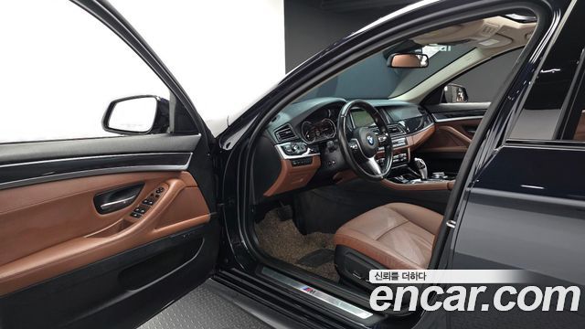 BMW 5-Series 2016 — photo 10